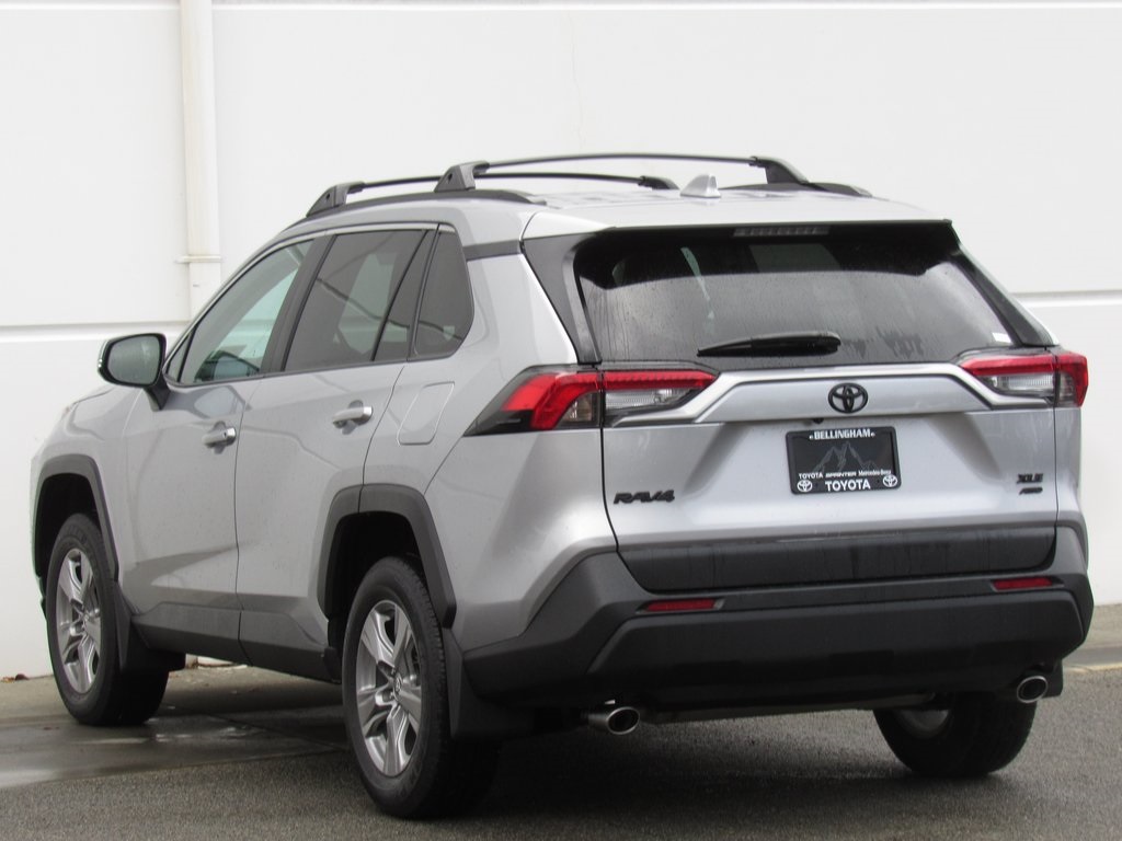 2024 Toyota RAV4 XLE photo 2