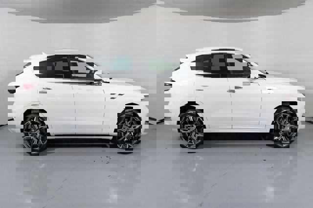 2023 Maserati Levante GT photo 3