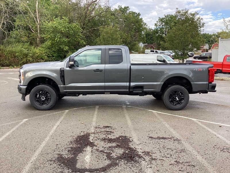 2026 Ford F-350 photo 4