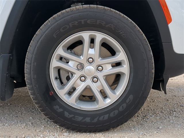 2025 Jeep Grand Cherokee Laredo photo 29