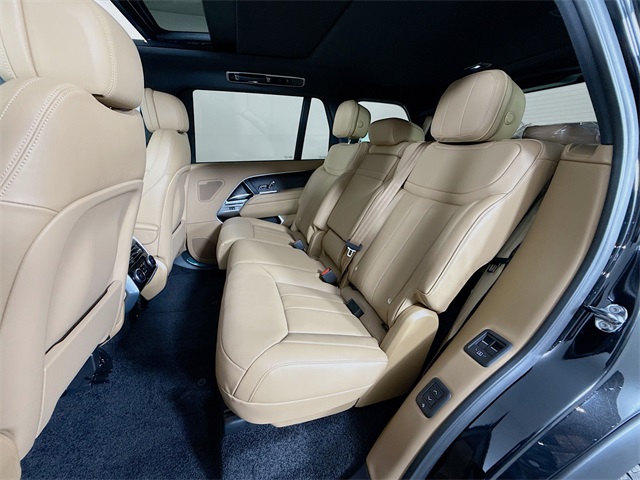 2025 Land Rover Range Rover SE photo 18