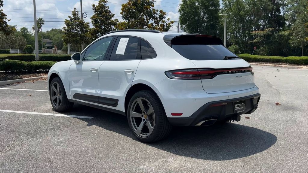 2025 Porsche Macan Base photo 6