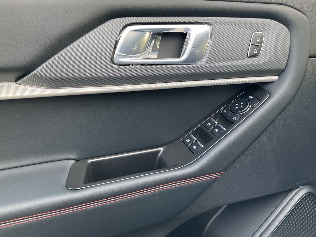 2026 Ford Explorer ST-Line photo 2