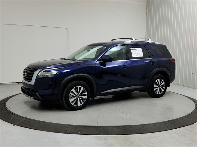 2024 Nissan Pathfinder SL photo 2