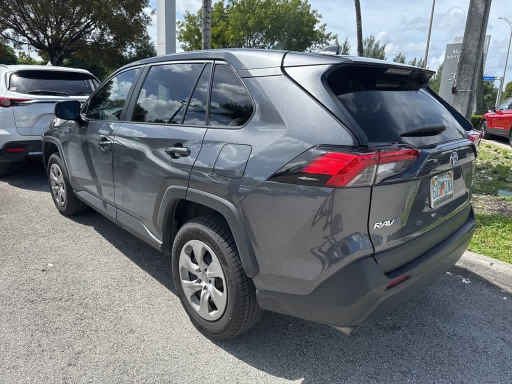 2024 Toyota RAV4 LE photo 4