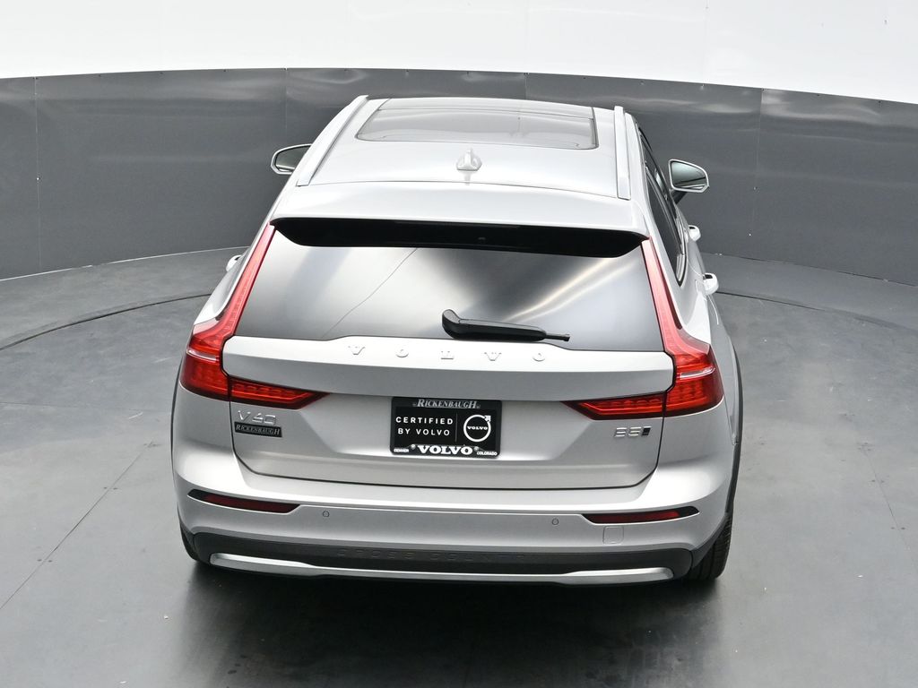 2025 Volvo V60 Cross Country B5 Plus photo 31