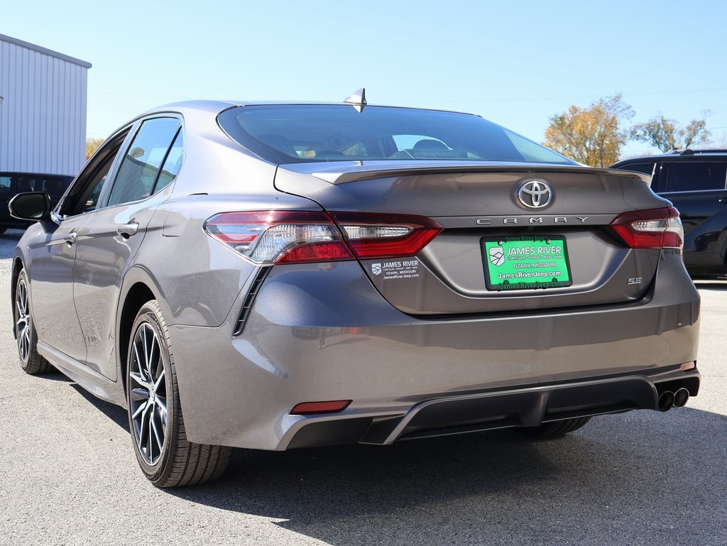 2021 Toyota Camry SE photo 3