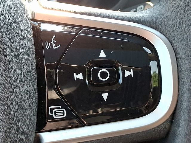 2025 Volvo XC60 B5 Plus photo 24