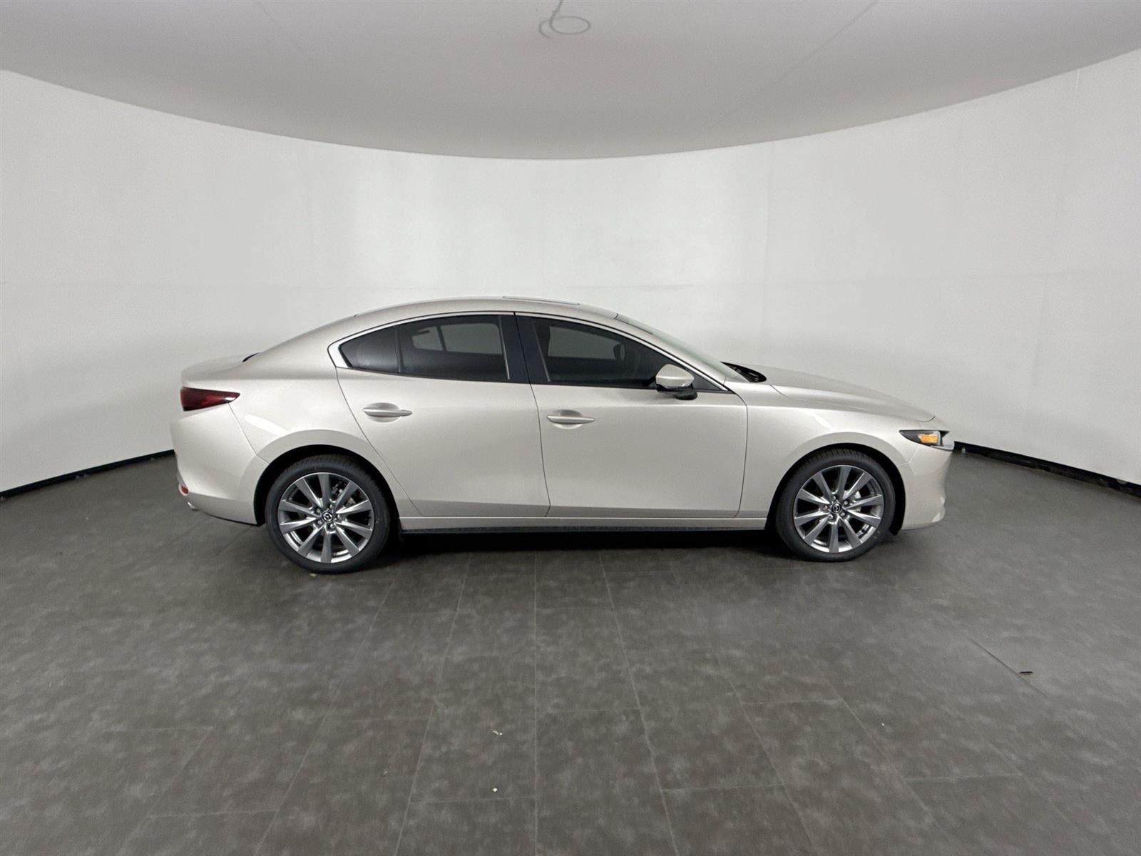 2025 Mazda Mazda3 2.5 s Preferred photo 5