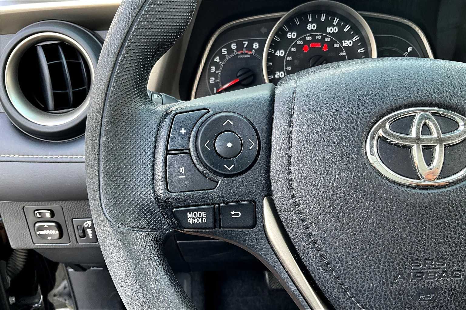 2014 Toyota RAV4 XLE photo 21