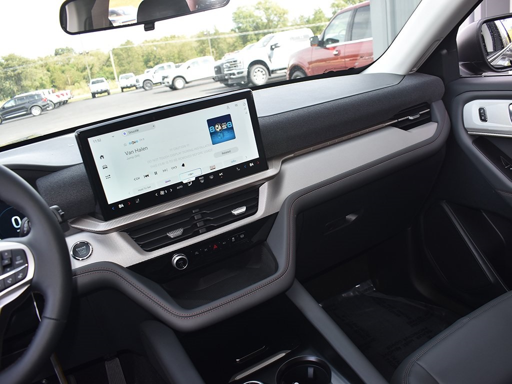 2025 Ford Explorer photo 17