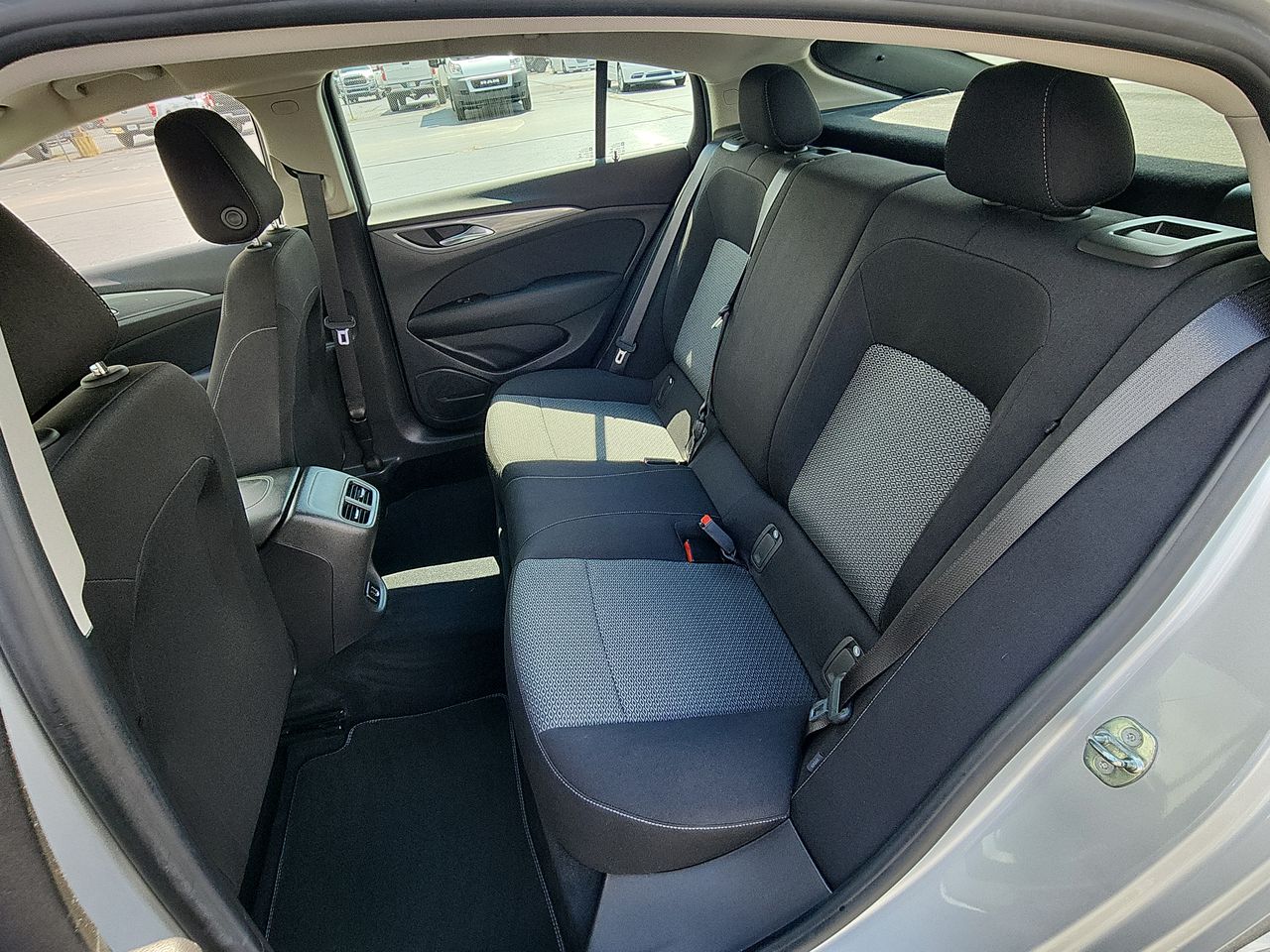2018 Buick Regal Sportback Preferred photo 21