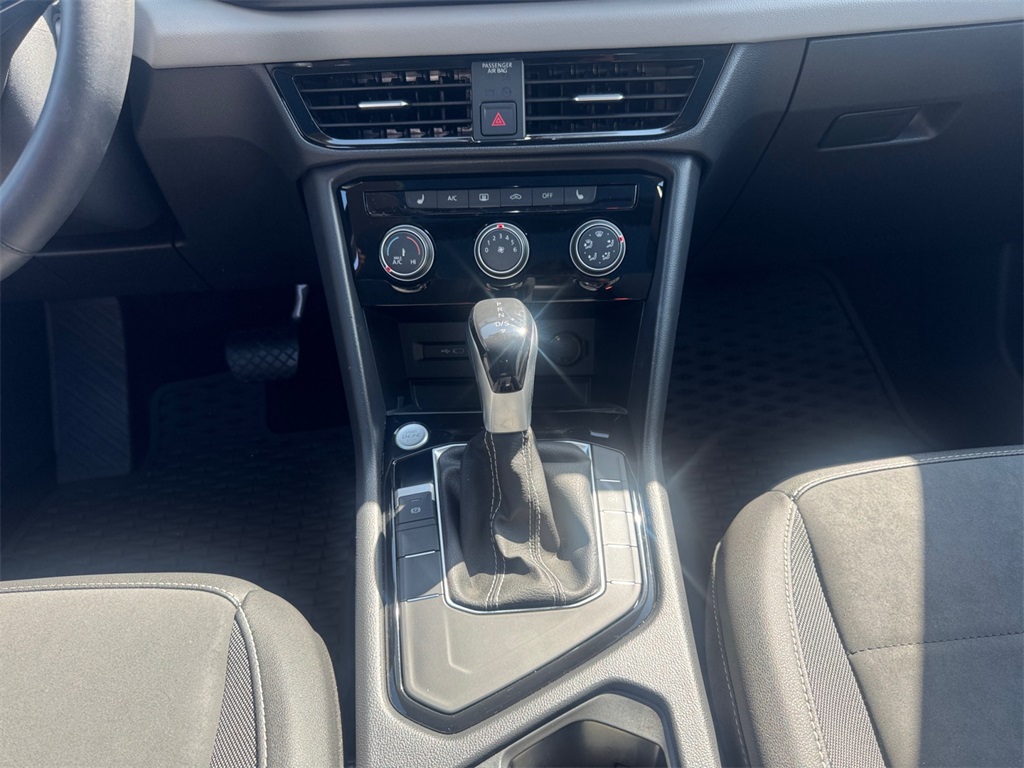 2023 Volkswagen Taos SE photo 11