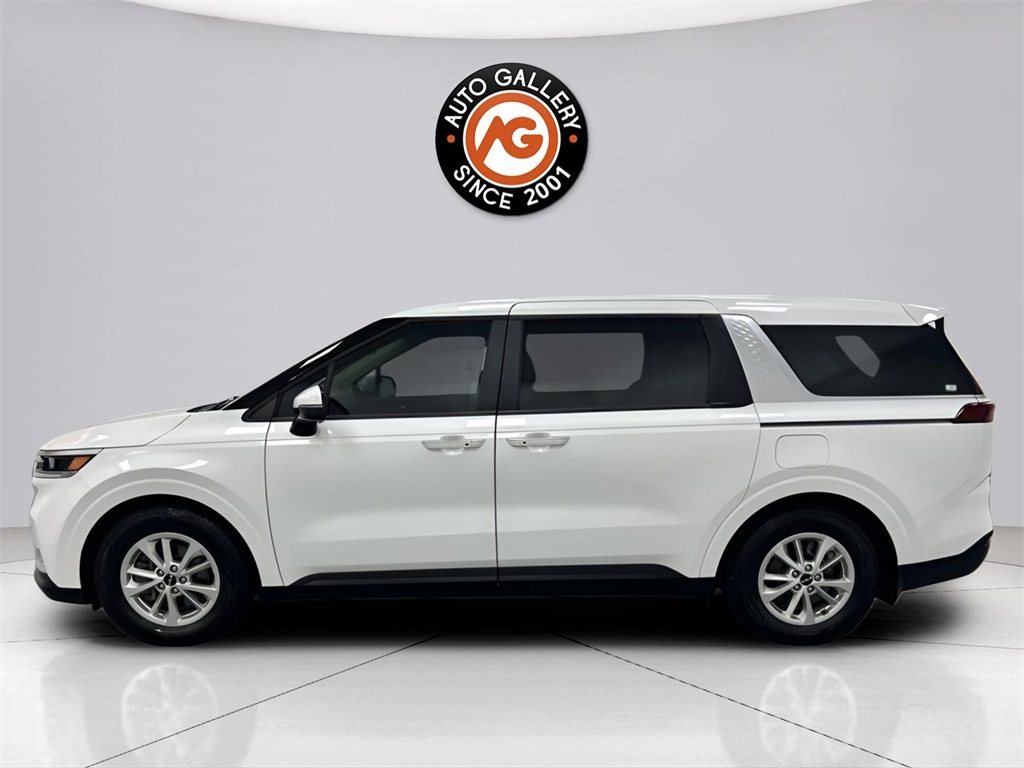 2024 Kia Carnival LX photo 4
