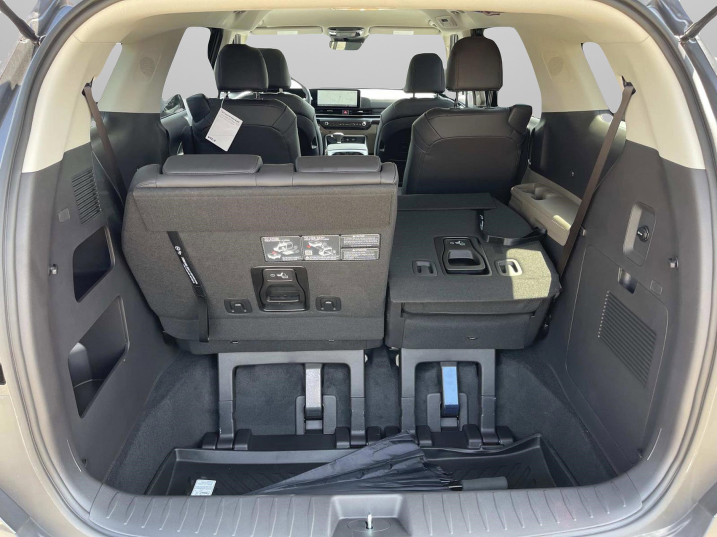 2025 Kia Carnival LXS photo 25