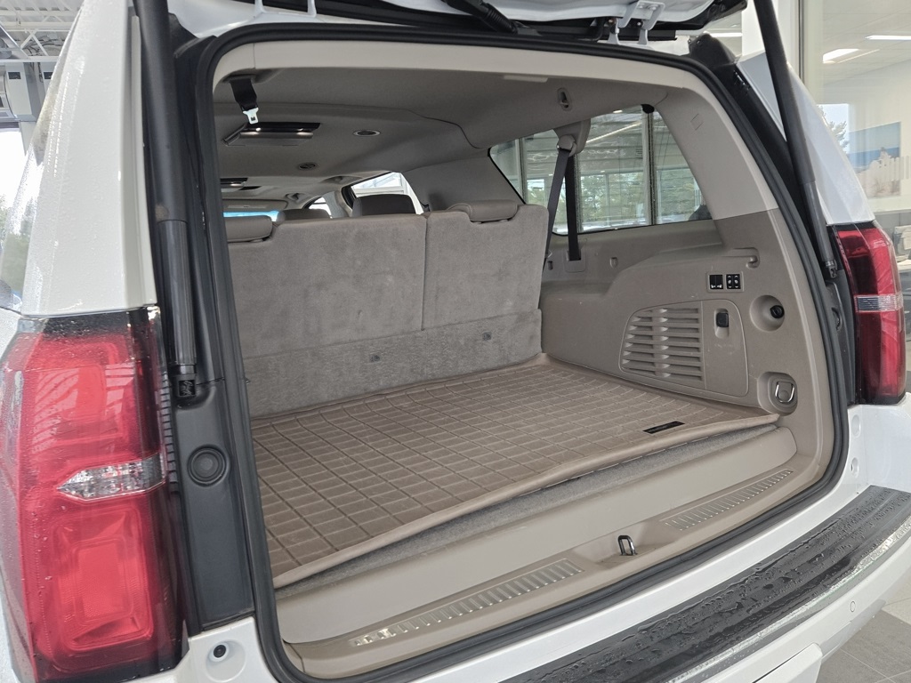 2017 Chevrolet Suburban Premier photo 12