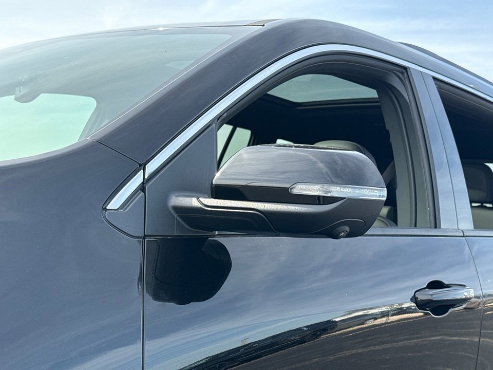 2025 GMC ACADIA - Image 11