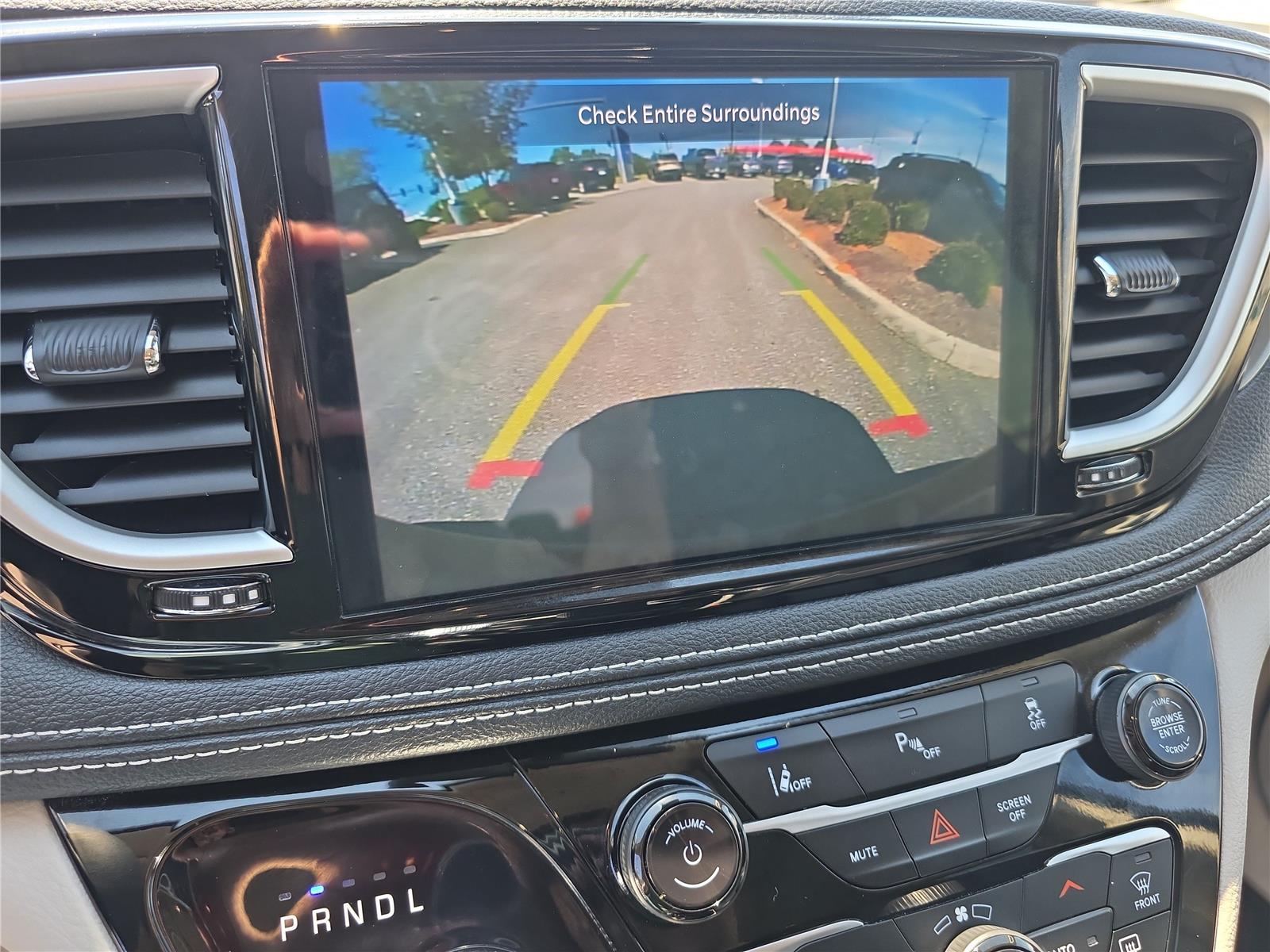 2024 Chrysler Pacifica Hybrid photo 24