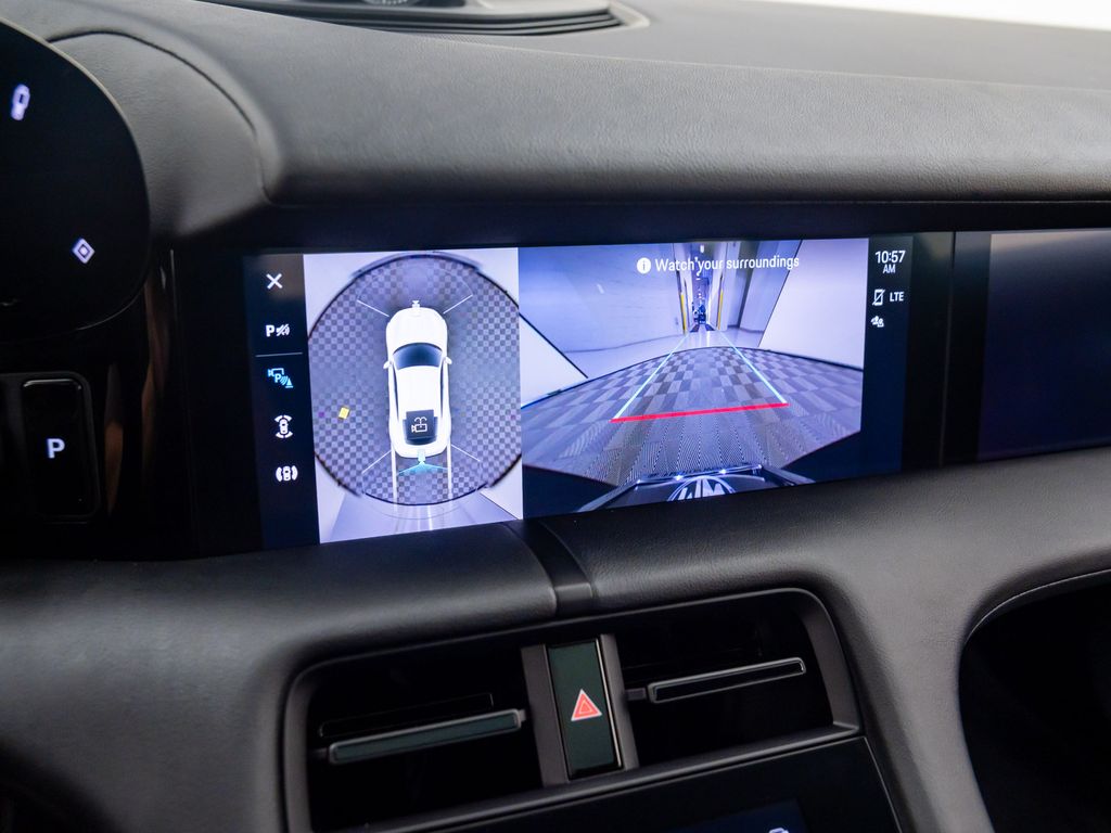 2021 Porsche Taycan Base photo 21
