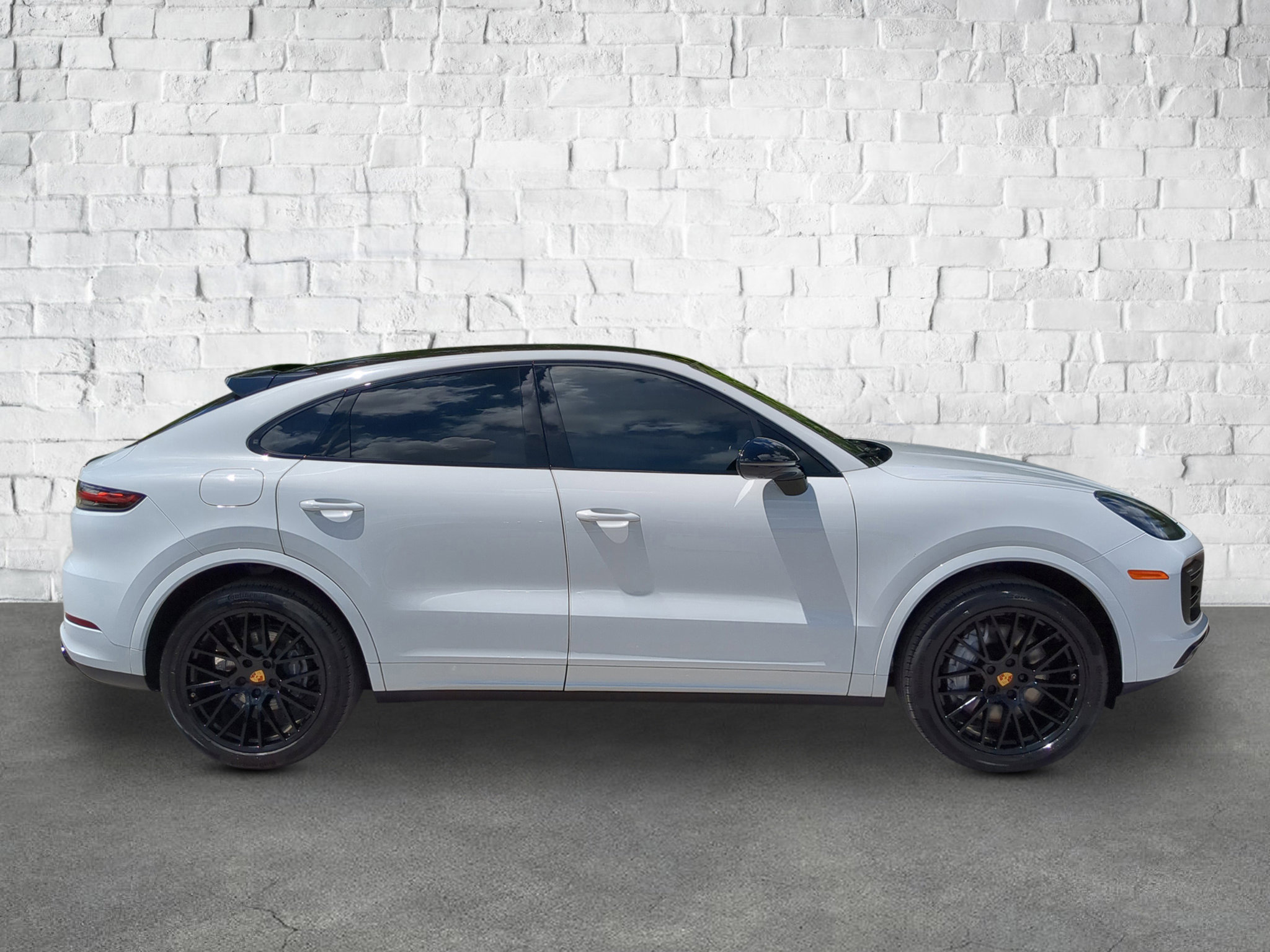 2023 Porsche Cayenne Platinum Edition photo 6