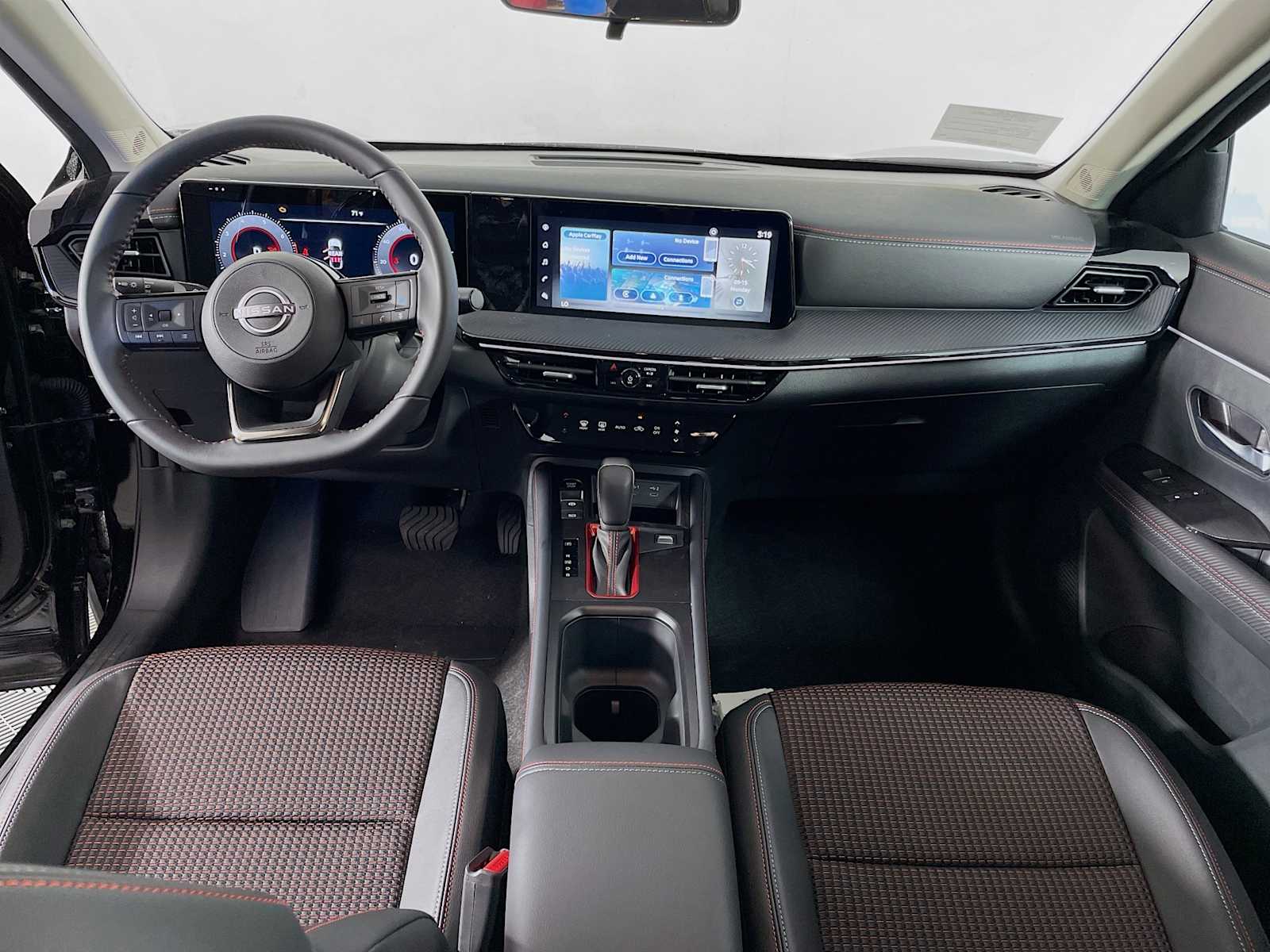 2025 Nissan Kicks SR photo 2