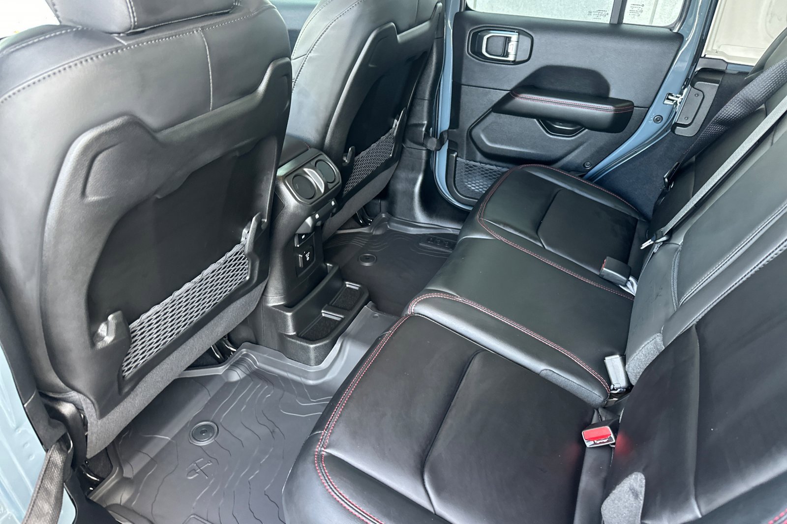 2025 Jeep Wrangler Rubicon photo 9