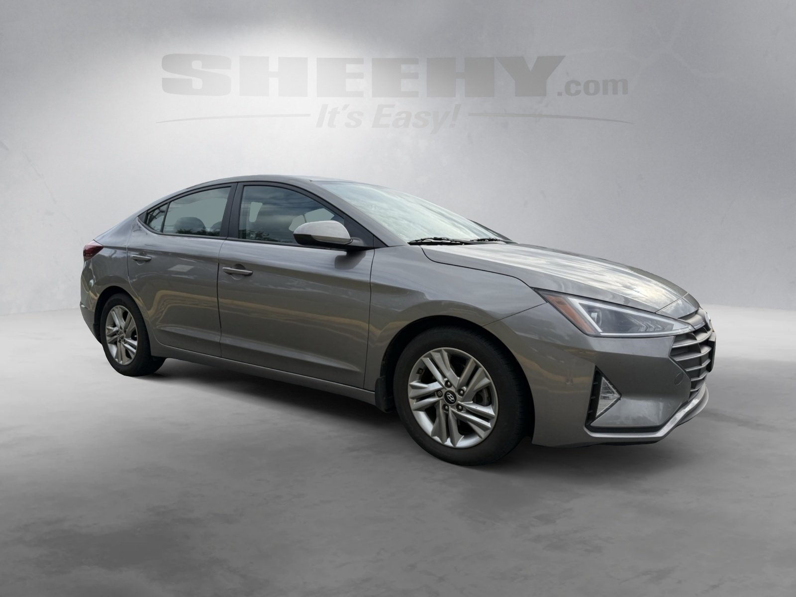 2020 Hyundai Elantra SEL photo 2