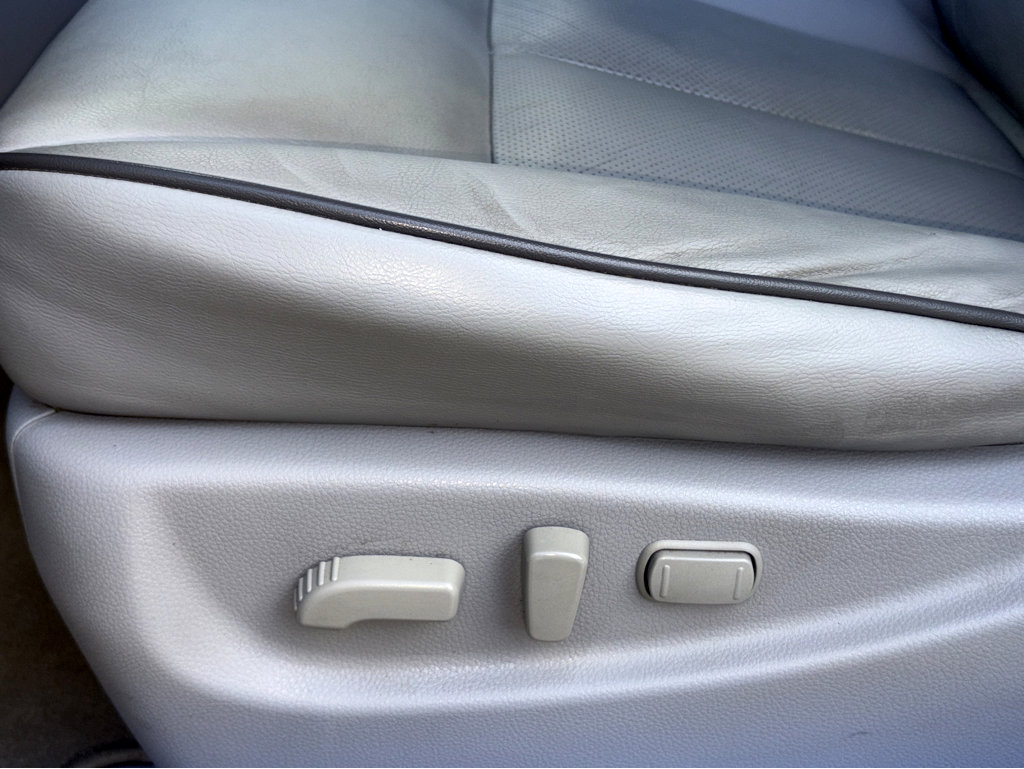 2015 Nissan Quest SL photo 21