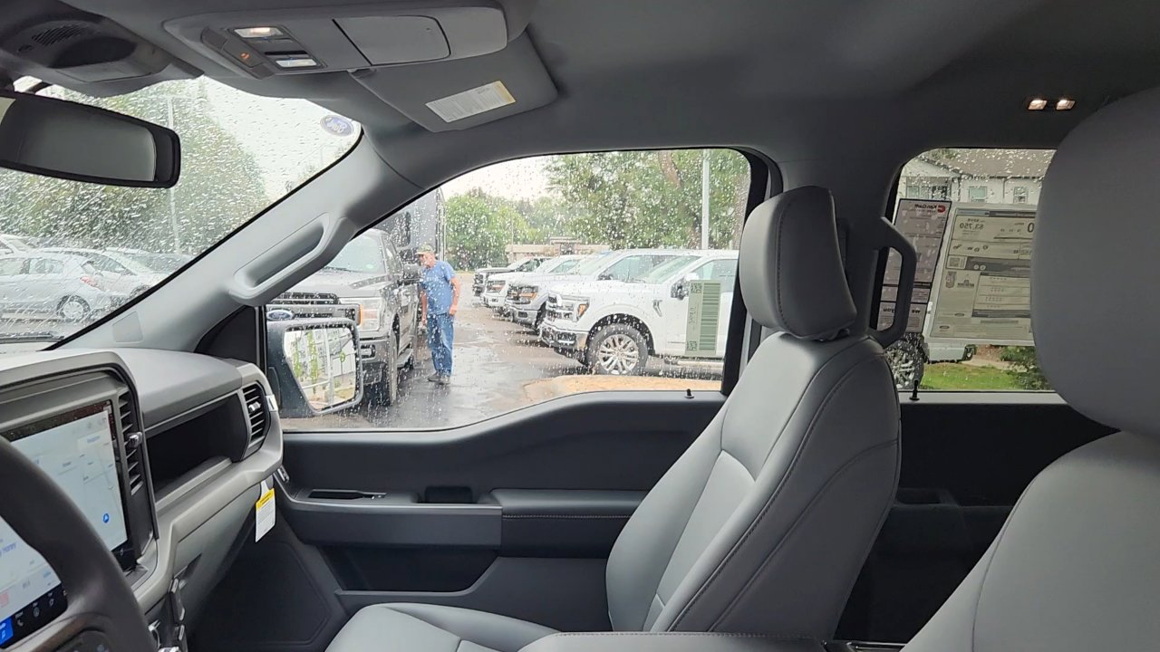2025 Ford F-150 Lightning photo 16