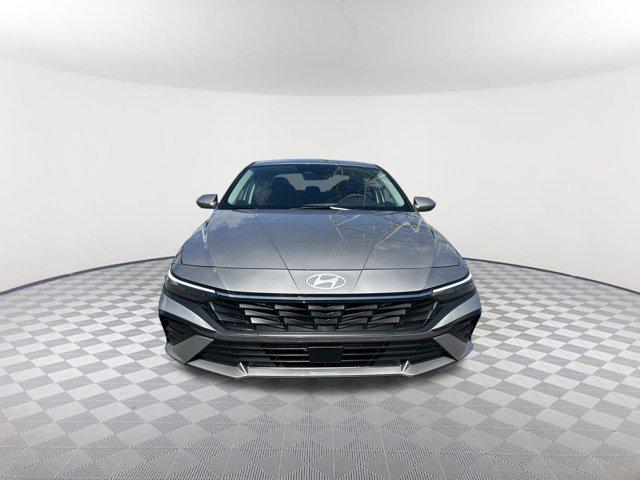 2025 Hyundai Elantra SEL Convenience photo 2