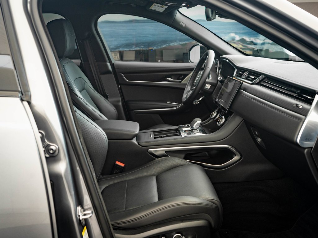 2022 Jaguar F-PACE P250 S photo 21