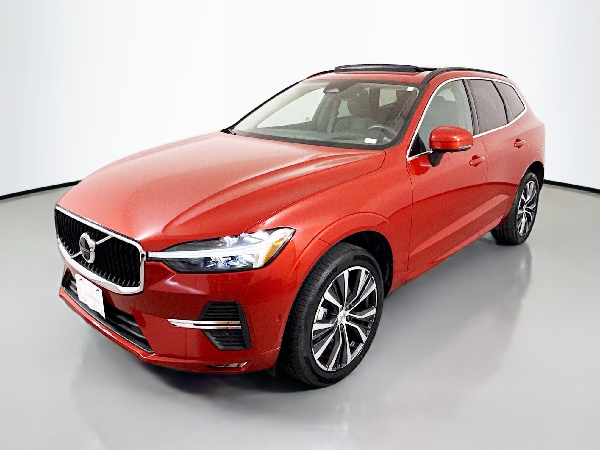 2022 Volvo XC60 Momentum photo 3