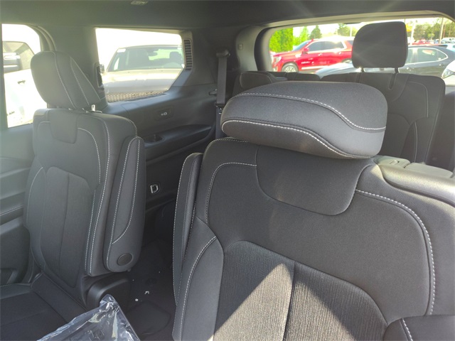 2025 Jeep Grand Cherokee Laredo X photo 4