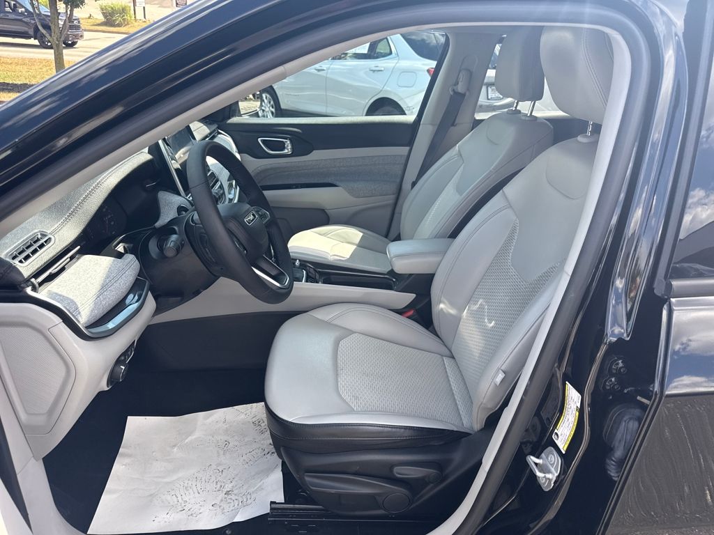 2022 Jeep Compass Latitude photo 8