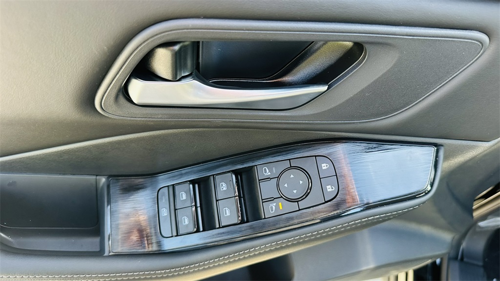 2026 Nissan Rogue S photo 14