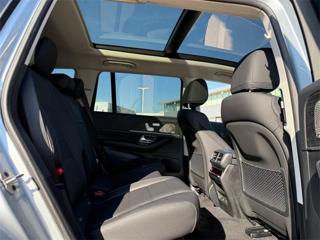 2026 Mercedes Benz GLS 450 4MATIC photo 6