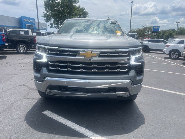2023 Chevrolet Silverado 1500 LTZ photo 3