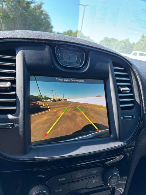 2017 Chrysler 300 photo 21