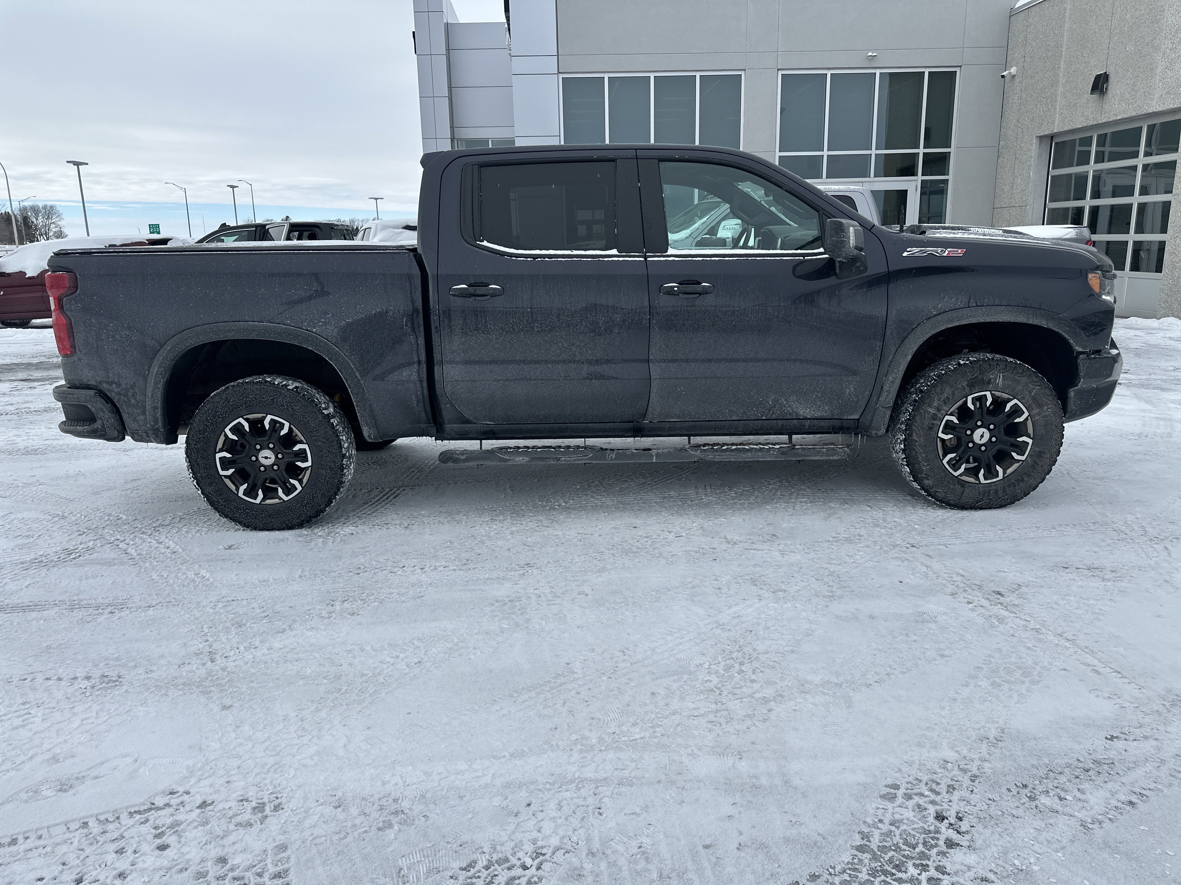 Used 2024 Chevrolet Silverado 1500 ZR2 with VIN 3GCUDHE81RG171996 for sale in Burnsville, Minnesota