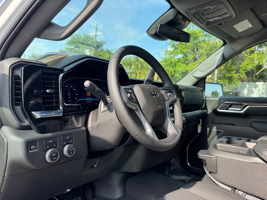 2025 Chevrolet Silverado 1500 RST photo 18