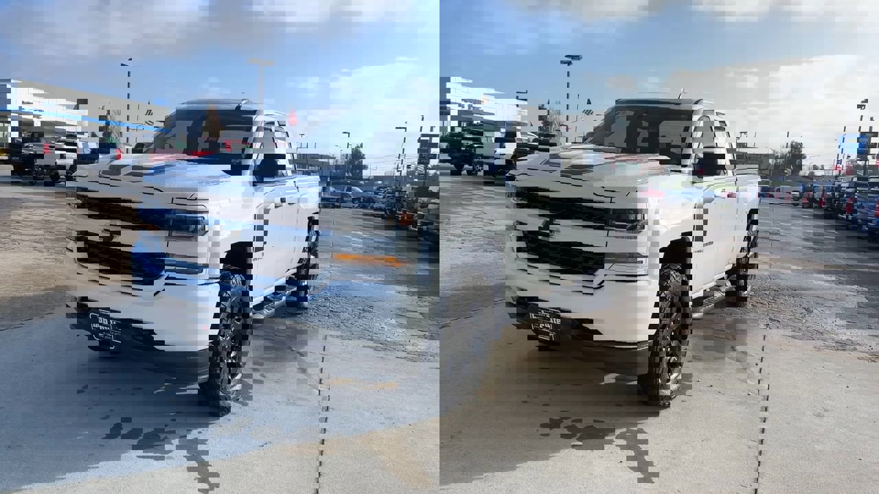 2017 Chevrolet Silverado 1500 Custom photo 4