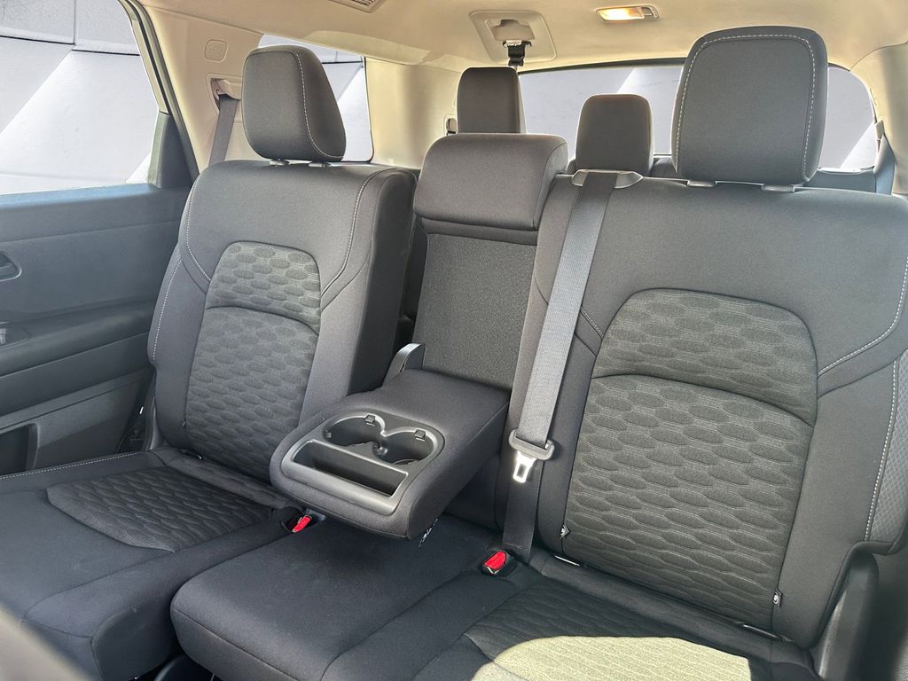2023 Nissan Pathfinder SV photo 11