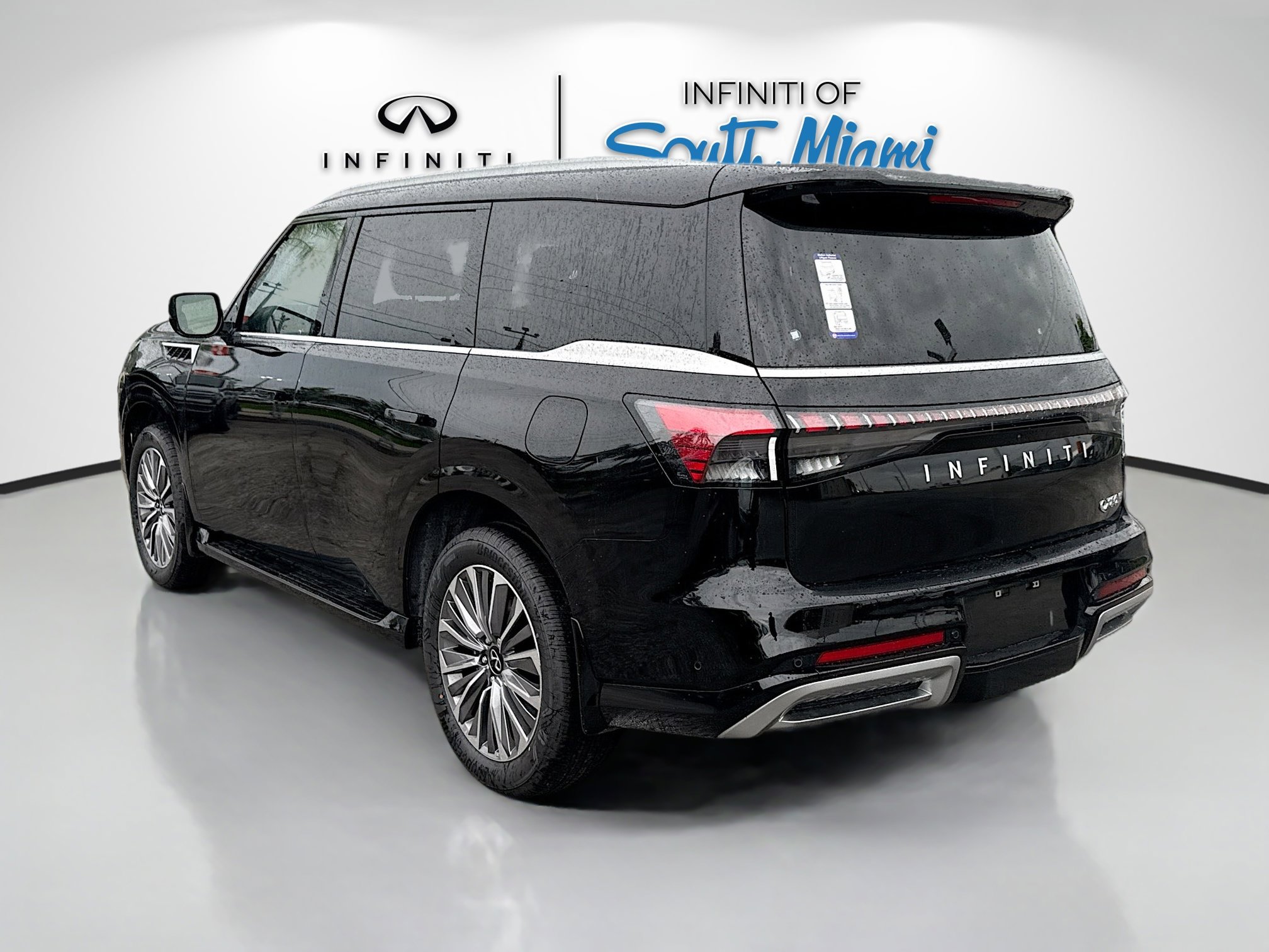 2026 Infiniti QX80 Luxe photo 4
