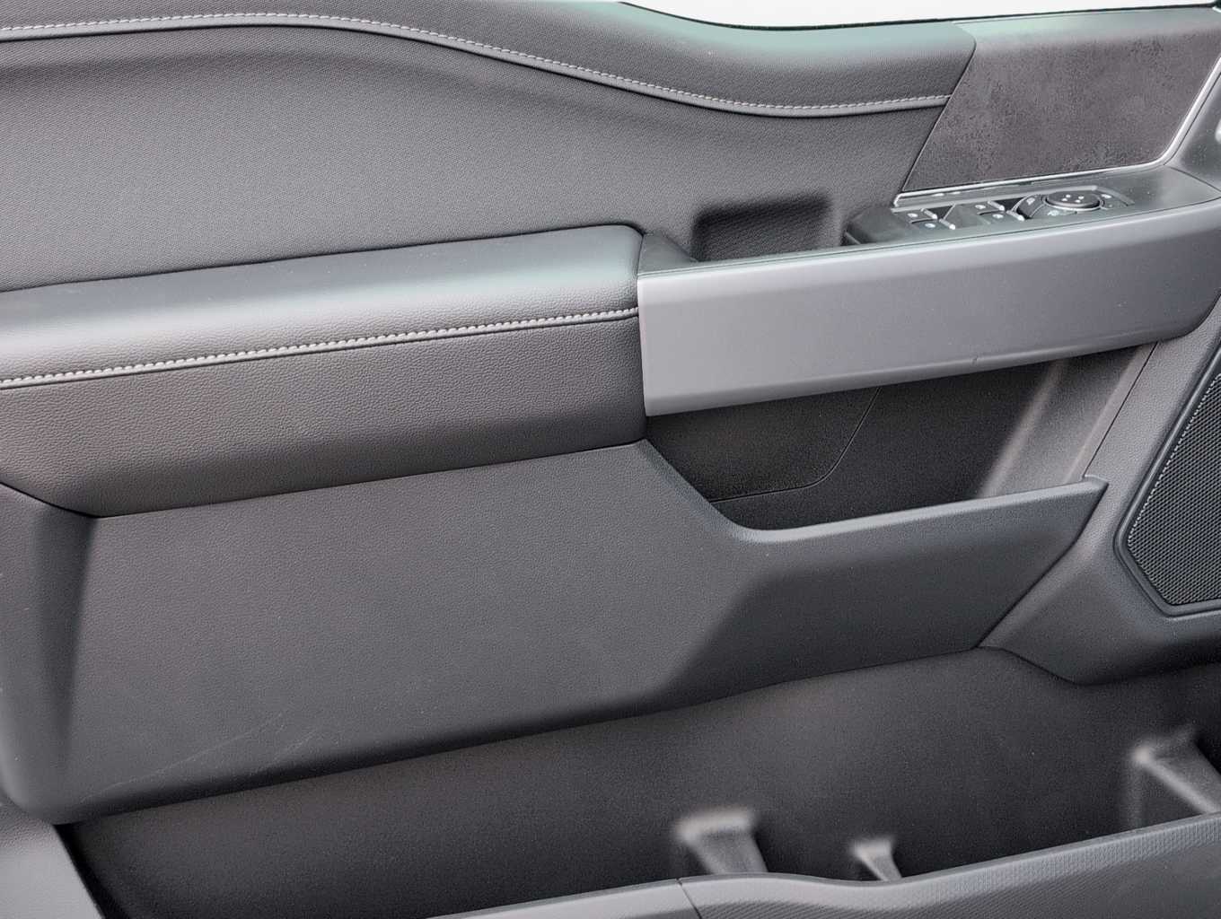 2025 Ford F-150 XLT photo 5