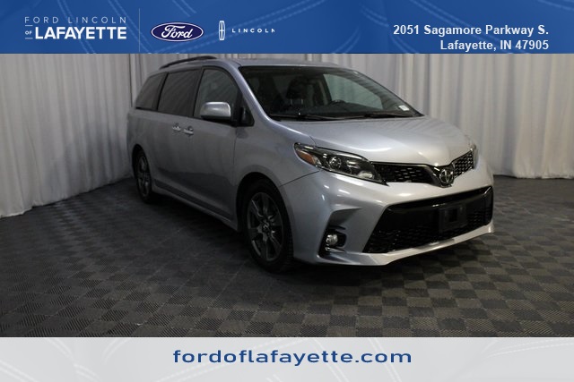 2018 Toyota Sienna SE's photo