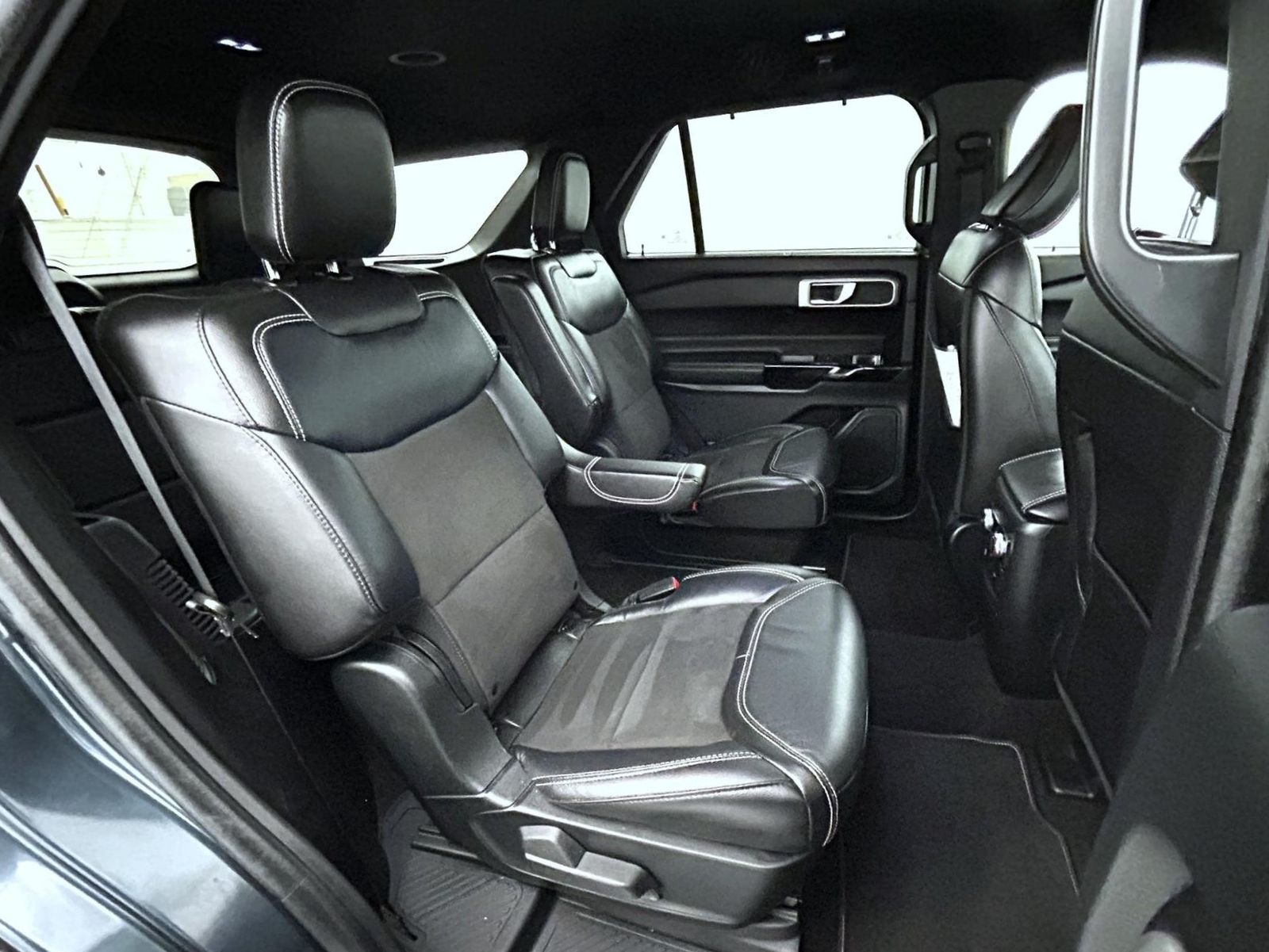 2022 Ford Explorer ST photo 18