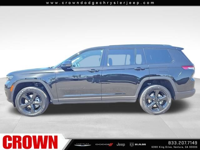 2025 Jeep Grand Cherokee Laredo Altitude photo 3
