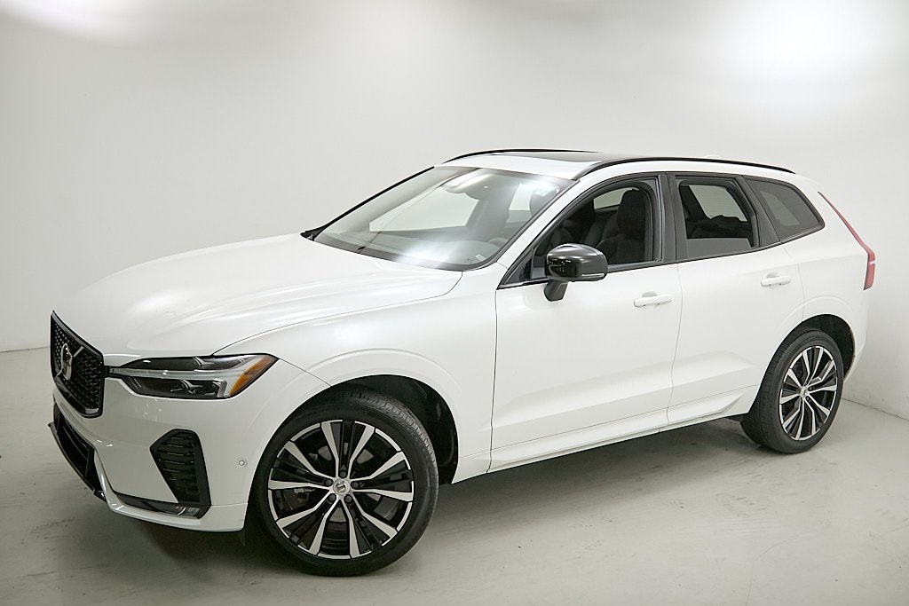 2023 VOLVO XC60 - Image 2