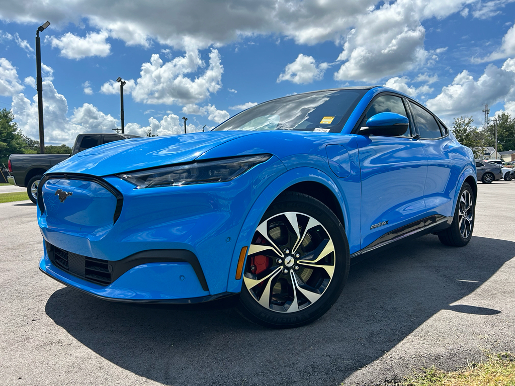 2021 Ford Mustang Mach-E Premium photo 3