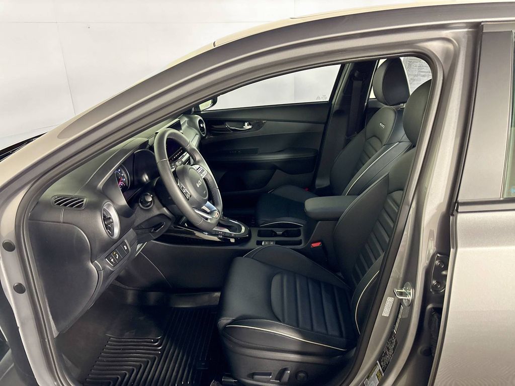 2024 Kia Forte GT-Line photo 11